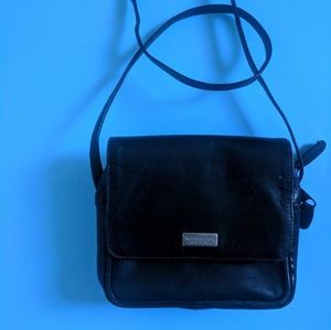 Kenneth Cole Crossbody Messemger purse